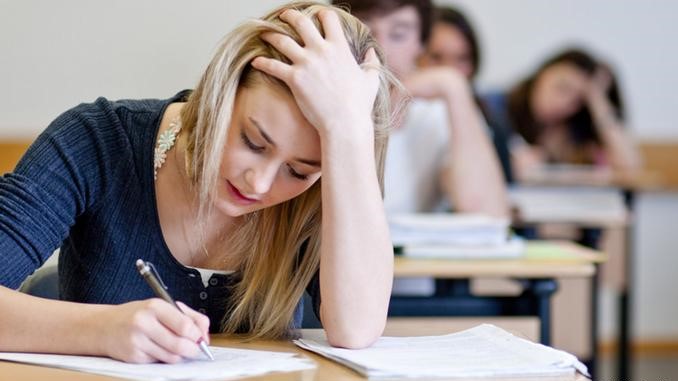 قضية ضد طالبة عوّضت شقيقتها التلميذة في امتحان