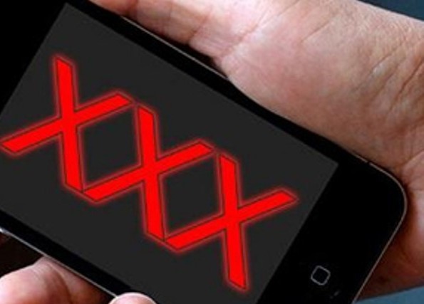 صور ممثلة افلام اباحية في مسجد تشعل مواقع التواصل الاجتماعي