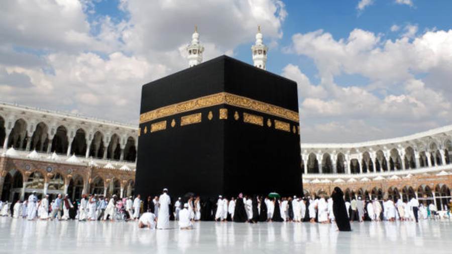 فيديو يفجر جدلا واسعا/ هل هؤلاء يهود يطوفون حول الكعبة؟