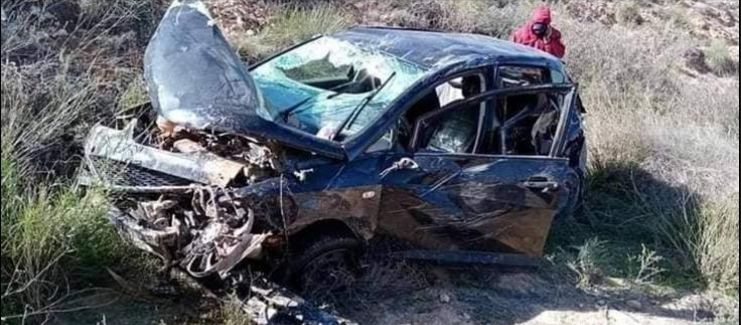 في حادث مرور خطير /انزلاق سيارة وسقوطها إلى أسفل منحدر بمطماطة(صور)
