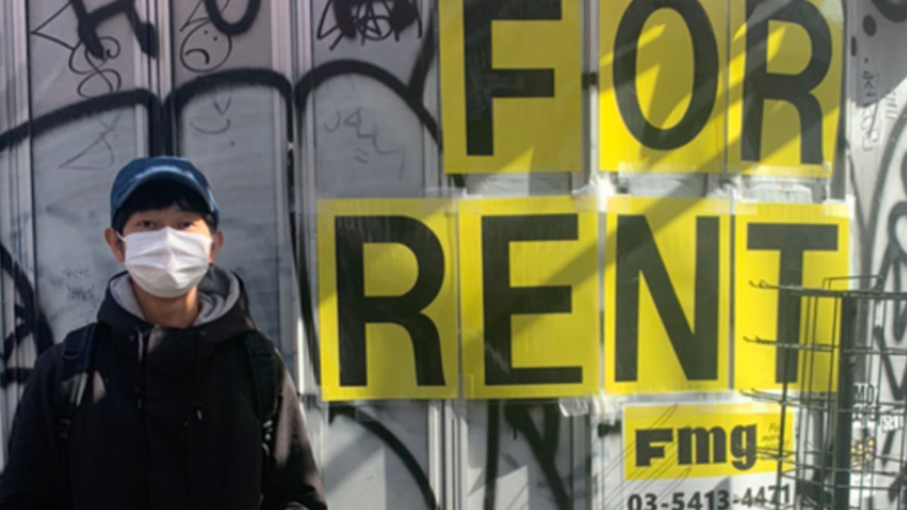 رجل يكسب رزقه من خلال” عدم القيام بأي شيء” رجل يكسب رزقه من خلال” عدم القيام بأي شيء”