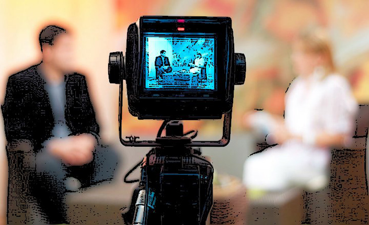 إعلامي كويتي يعلن إعتناقه الدين المسيحي (فيديو)