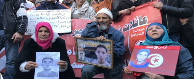 عائلات شهداء الثورة وجرحاها يلوحون بالتصعيد،في حال عدم نشر القائمة النهائية