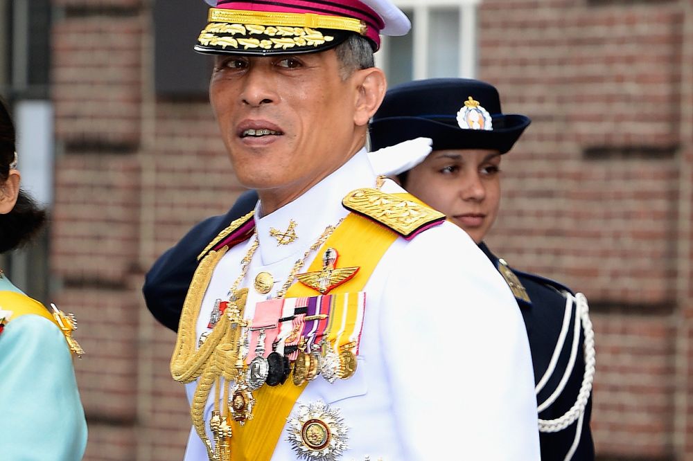 ملك تايلاند يفاجئ عشيقته بهدية عيد ميلاد غير متوقعة (صور)