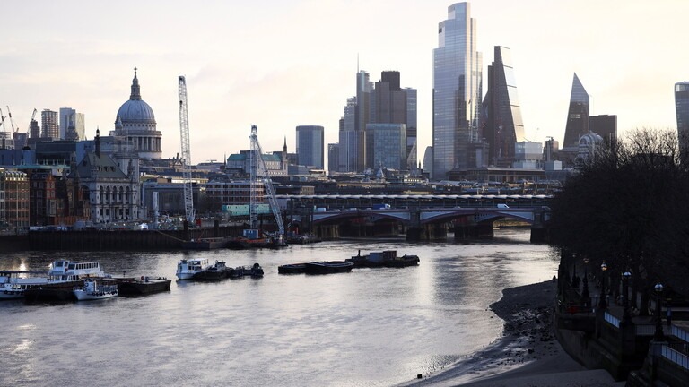 لأول مرة منذ 60 عاما..نهر يتجمّد لأول مرة منذ 60 عاما..نهر يتجمّد