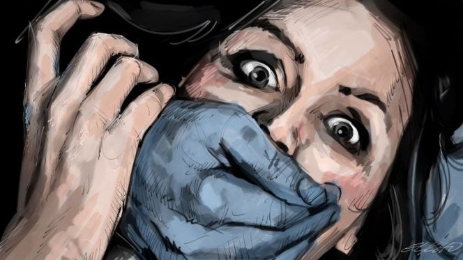 حولوا وجهة فتاة وسلبوها اغراضها ثم اغتصبوها