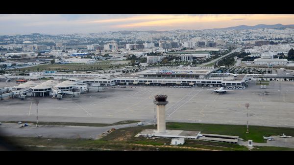 توقف حركة النقل الجوي في تونس