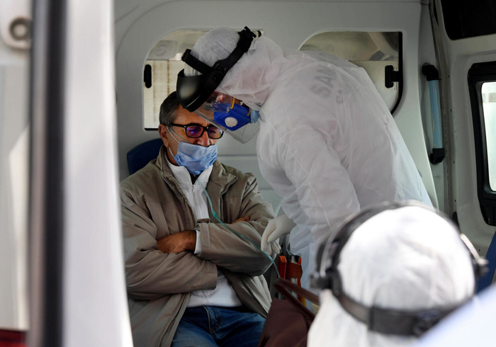 أول وفاة في تونس بسلالة كورونا المتحوّرة