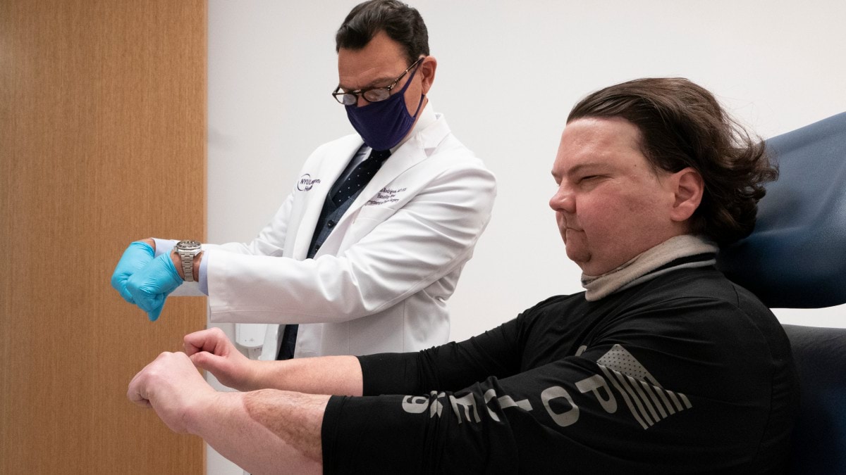 نجاح أول عملية زرع وجه ويدين في العالم نجاح أول عملية زرع وجه ويدين في العالم