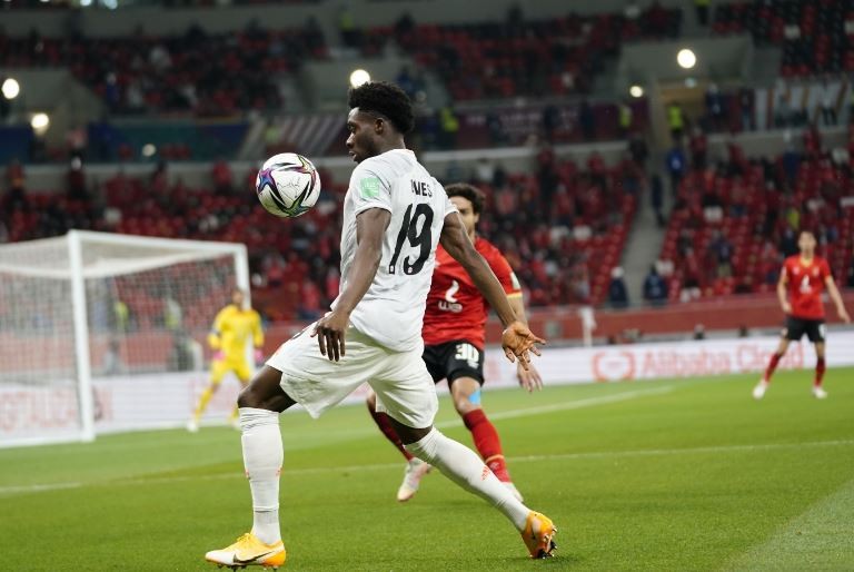 ثنائية ليفاندوفسكي تعيد الأهلي إلى أرض الواقع وتؤهل البايرن إلى النهائي