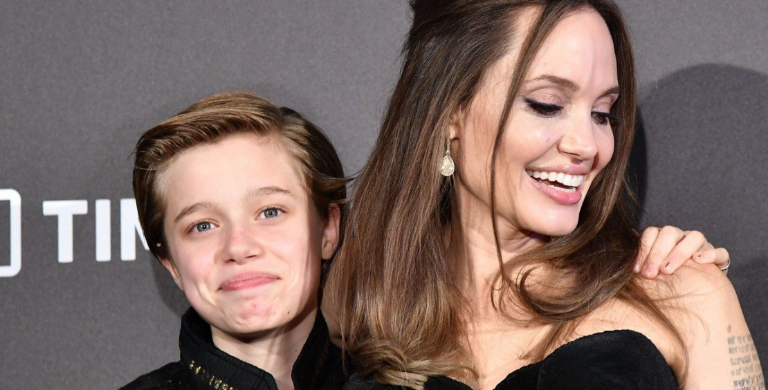 ابنة براد بیت تحذف اسمه من حساباتھا على مواقع التواصل الاجتماعي