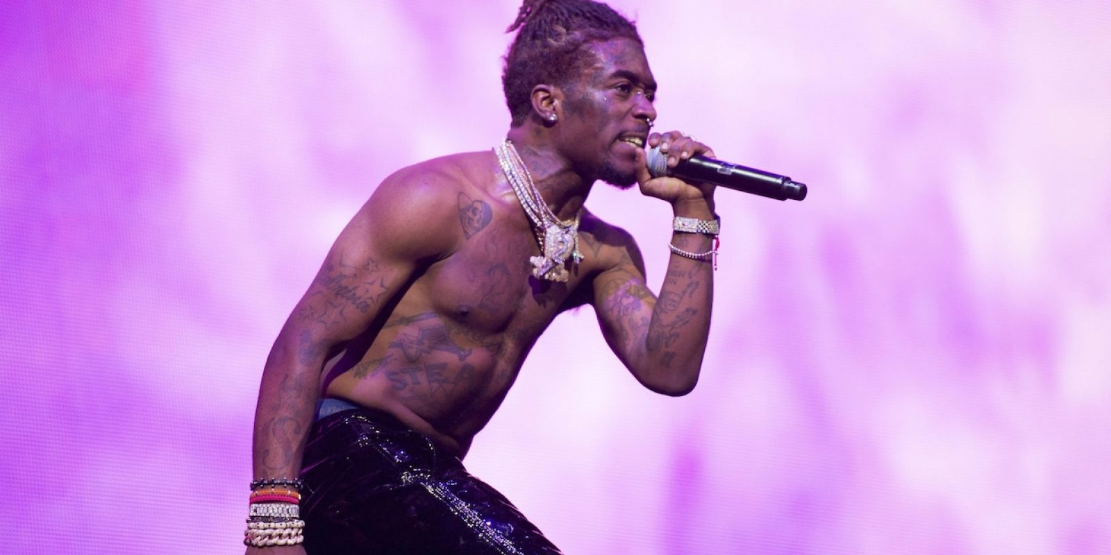 مغني راب أمريكي يقرر زراعة ماسة في جبهته