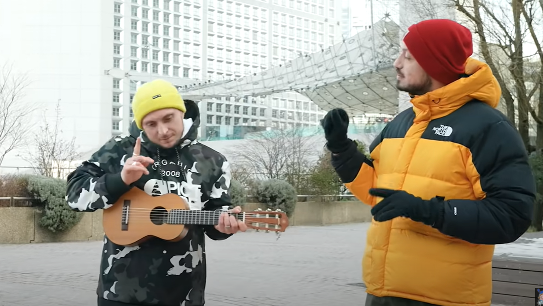 فرنسيان يكسبان تحديا ضد إيمانويل ماكرون  (فيديو)