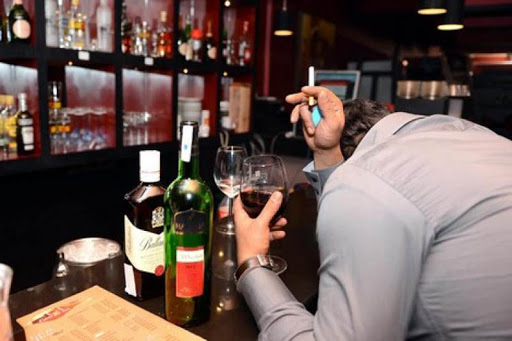 أريانة: امرأة افريقية تحوّل منزلها إلى حانة