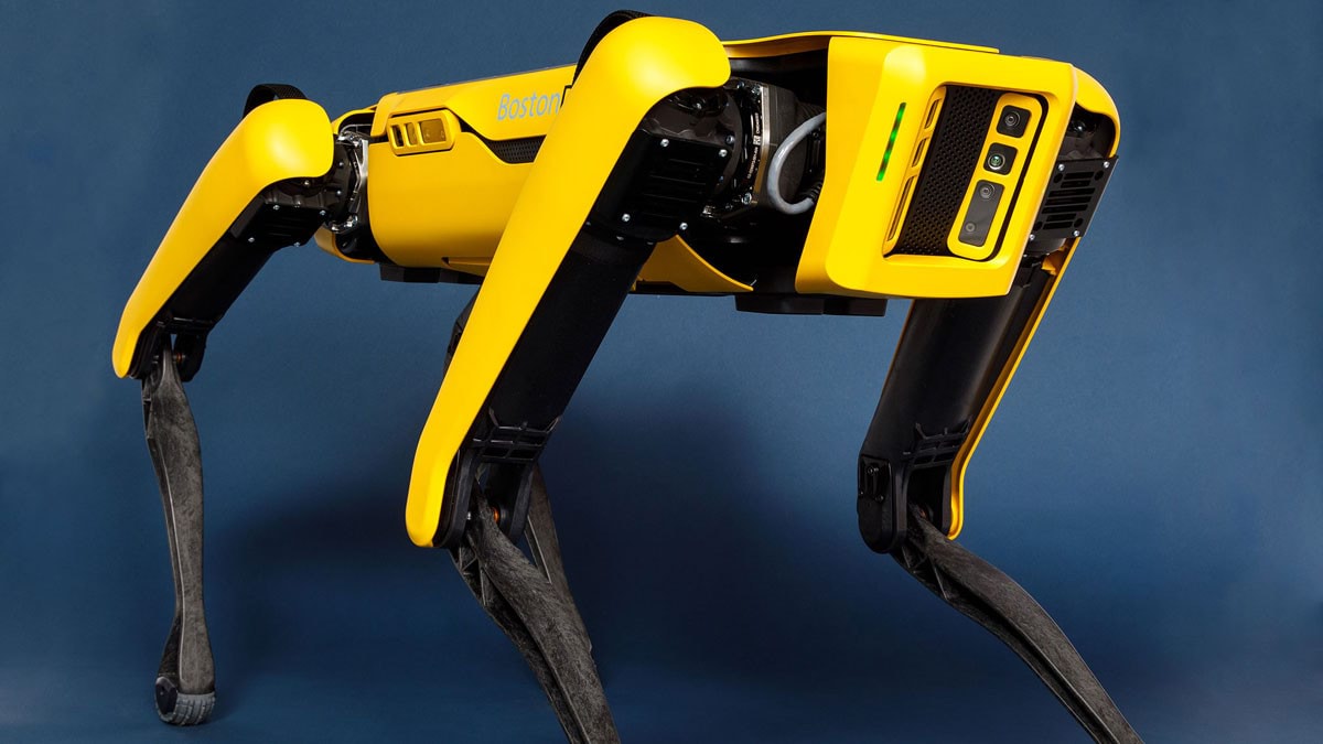 “ديجي دوغ” كلب آلي يساعد الشرطة باقتحام منزل في أمريكا (فيديو)