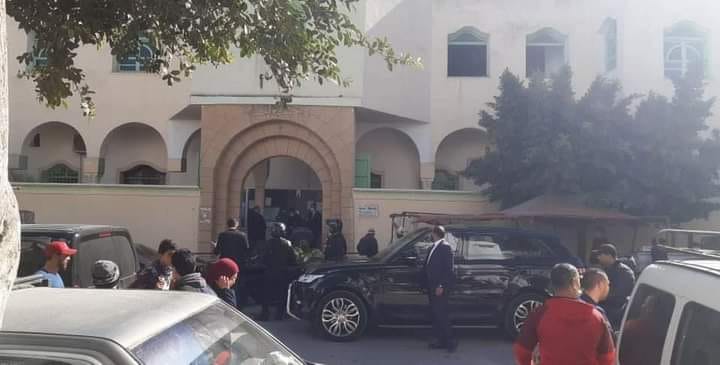 قيس سعيد يؤدي صلاة الجمعة في حي التضامن (فيديو)