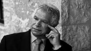 وفاة الشاعر و الروائي الفلسطيني مريد البرغوثي