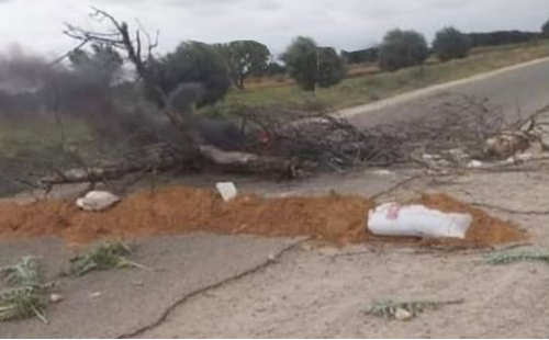 المهدية / قطع الطريق واحتجاز شاحنات في منطقة ” أولاد جاب الله “