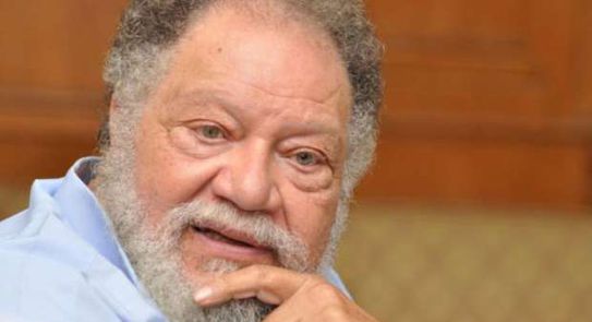 يحيى الفخراني يثير ضجة في مصر… وعائلته توضح