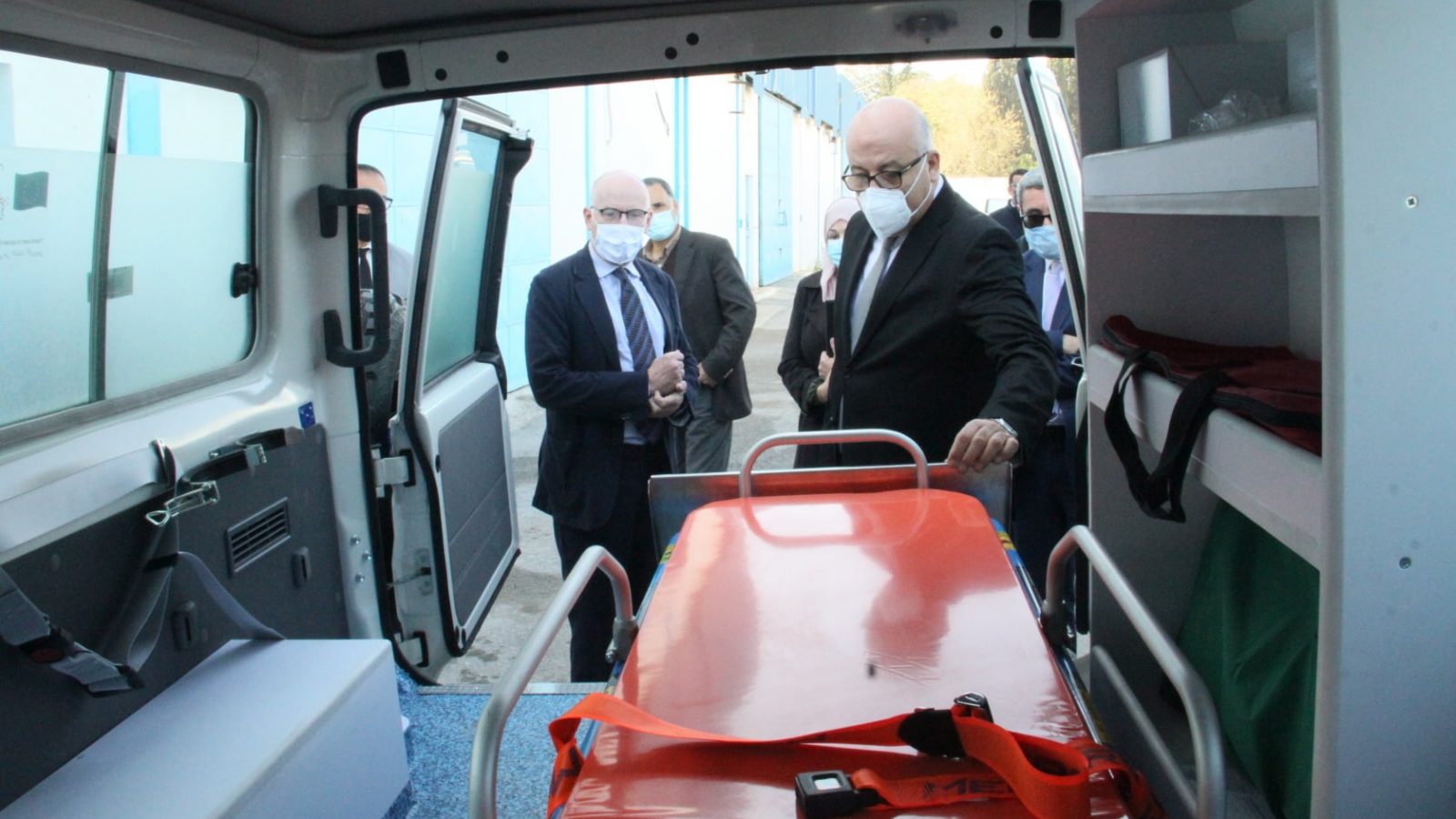 تسلّم دفعة من سيّارات الاسعاف والتجهيزات الطبيّة المتطوّرة المموّلة من الاتّحاد الأوروبي (صور)