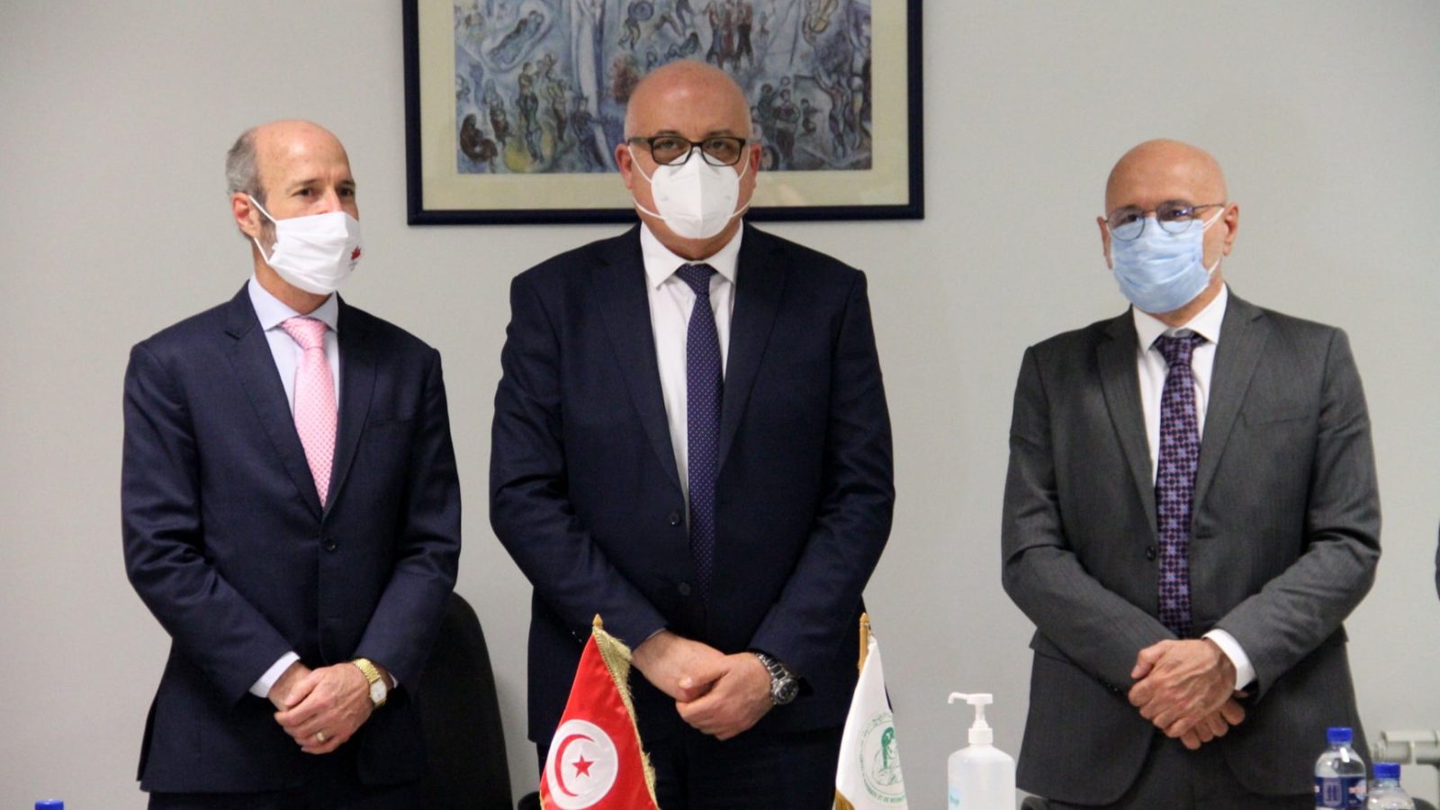 هبة كندية لوزارة الصحة (صور)