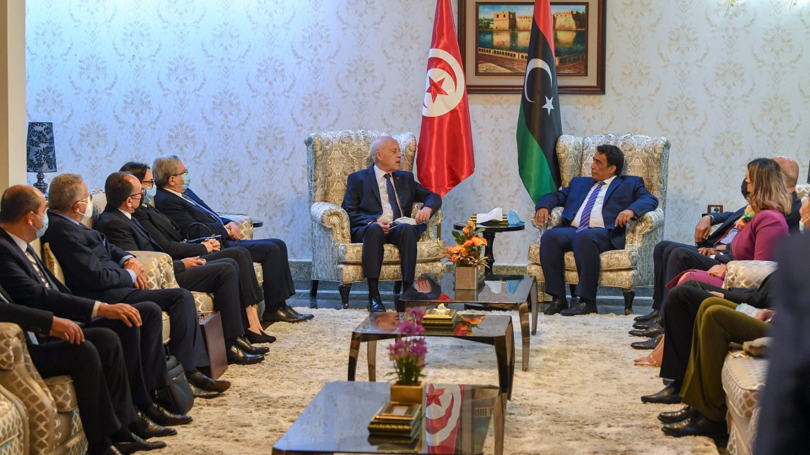 “الشيطان”: حذاء رياضي بدماء بشرية (صور) “الشيطان”: حذاء رياضي بدماء بشرية (صور)