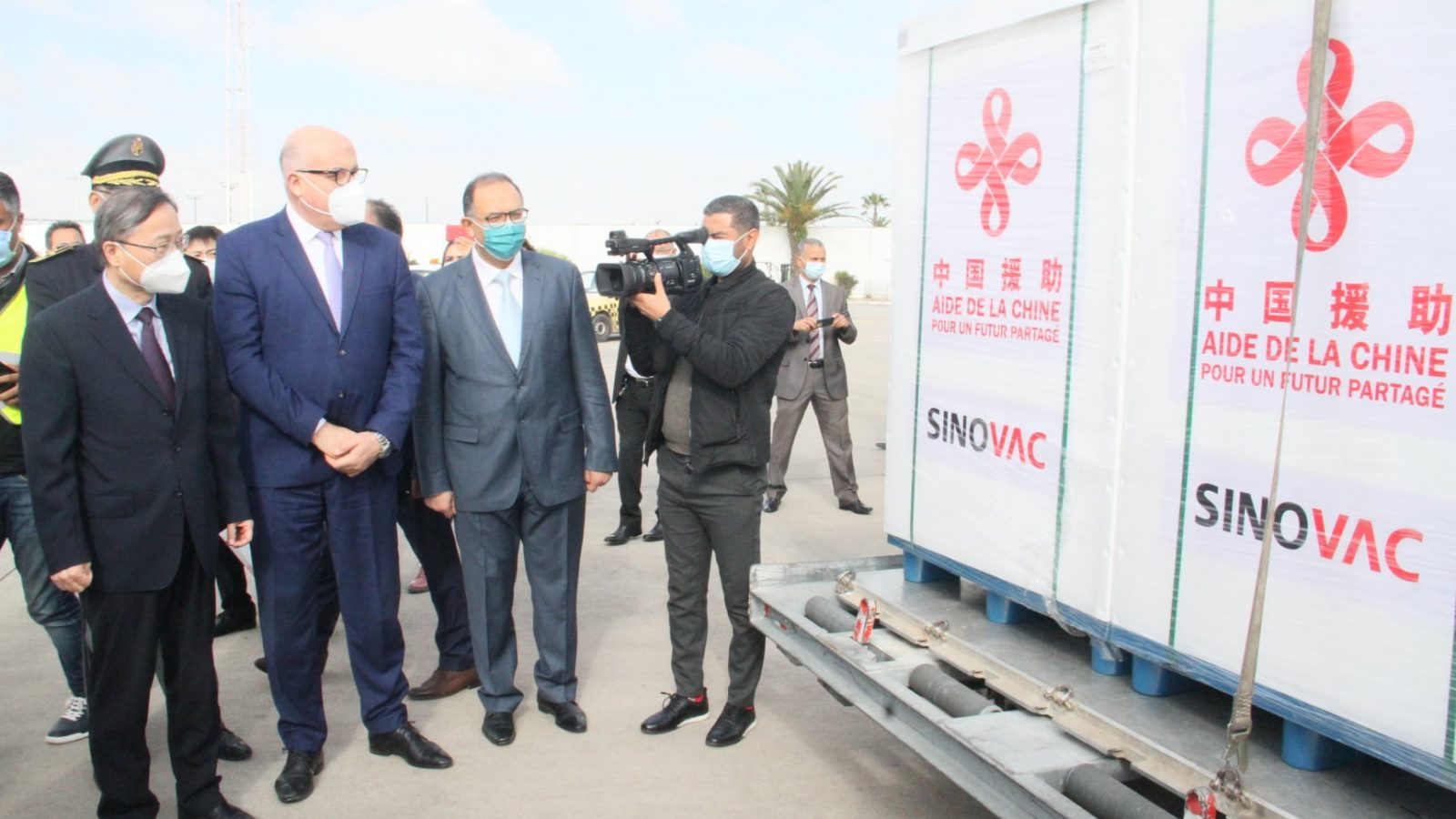 بإشراف وزير الصحة.. موكب تسلّم الهبة الصينية (صور) بإشراف وزير الصحة.. موكب تسلّم الهبة الصينية (صور)