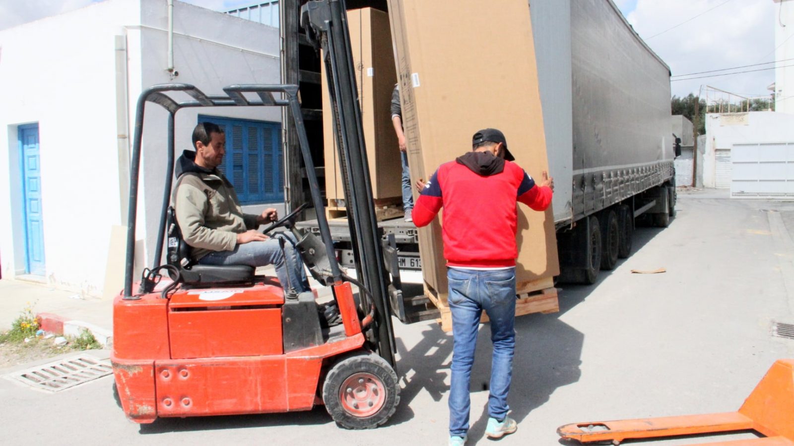 وزارة الصحة تتسلم دفعة جديدة من الثلاجات