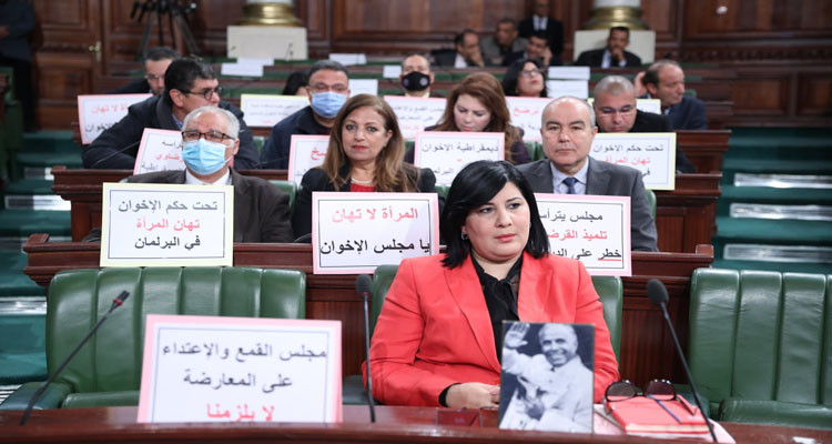 مطالب بوضع حد لممارسات الدستوري الحر