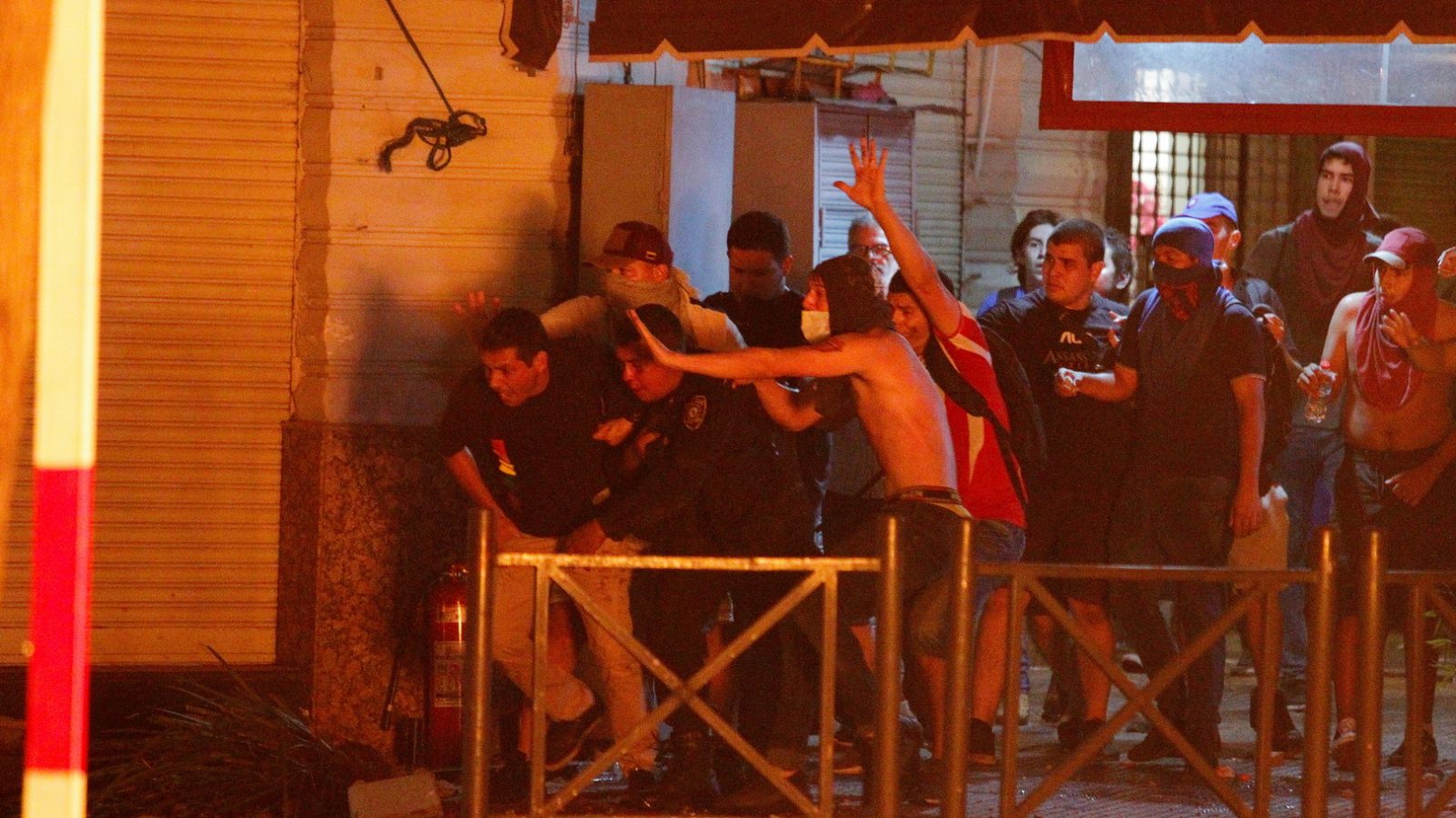 شاهد.. كورونا تفجر الوضع في هذه الدولة (فيديو)