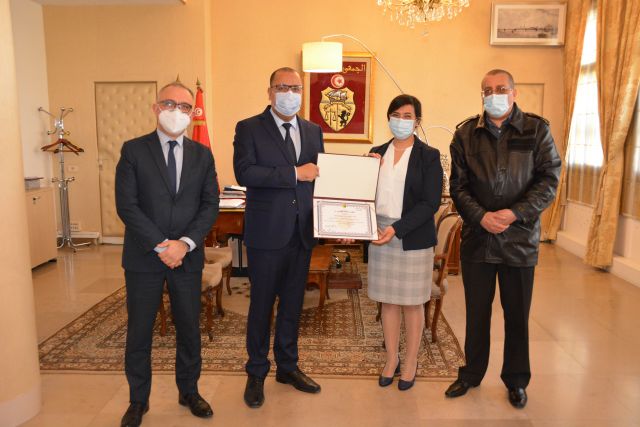 المشيشي يكرم رئيس مصلحة طب الشغل والسلامة المهنية بوزارة الداخلية