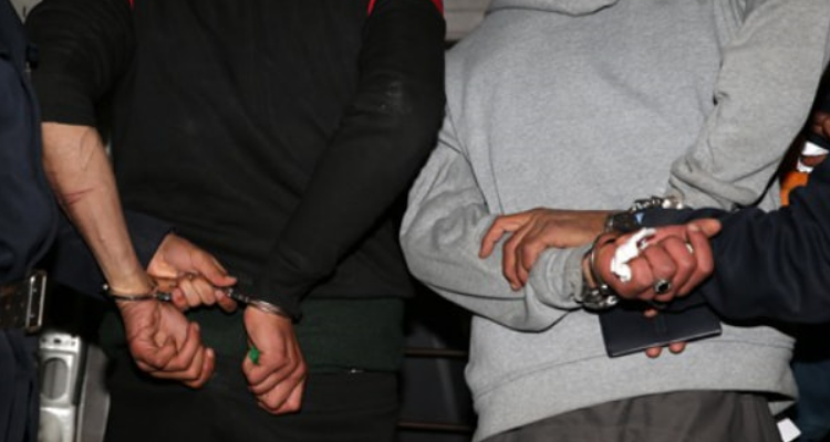 غادرا السجن مؤخرا: توأمان خلعا كشكا وسرقا محتوياته