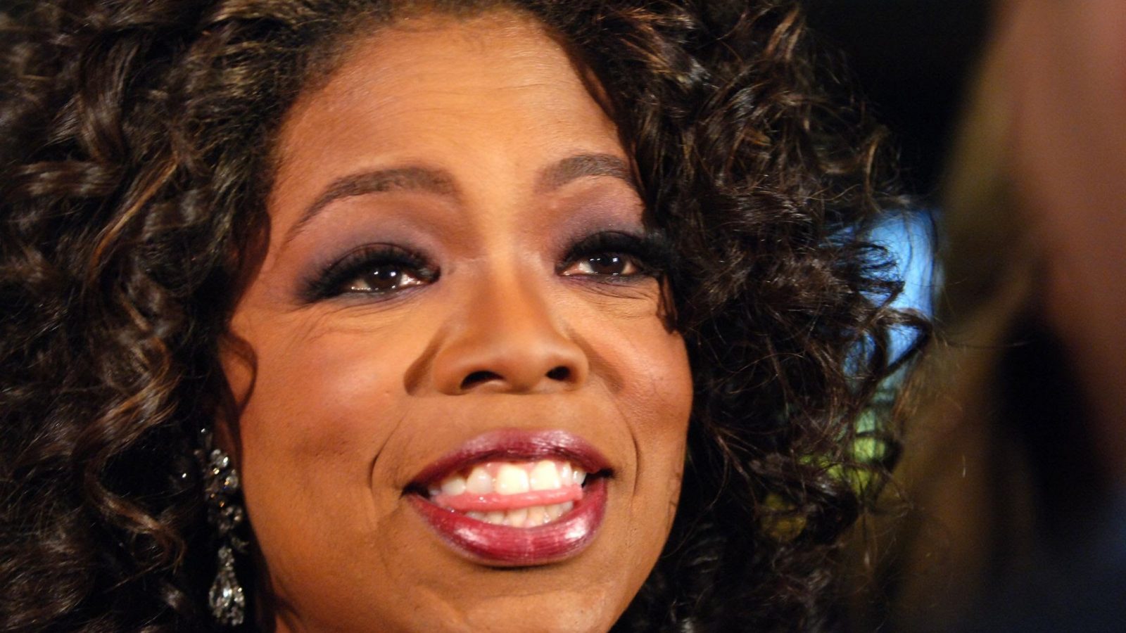 أوبرا وينفري تروي تجربتها الخاصة مع لقاح كورونا منوعات