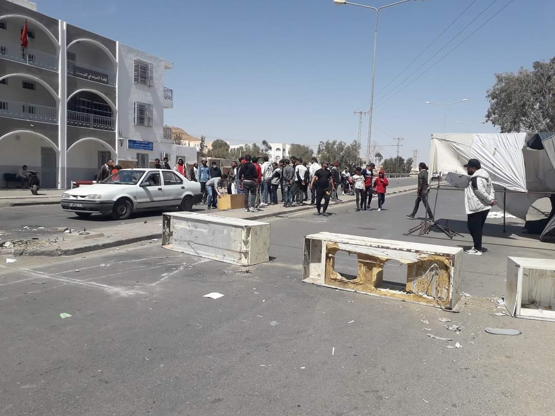 أحداث تطاوين :7اصابات في صفوف المحتجين،ووضعية حرجة لشاب اصيب على مستوى الرأس