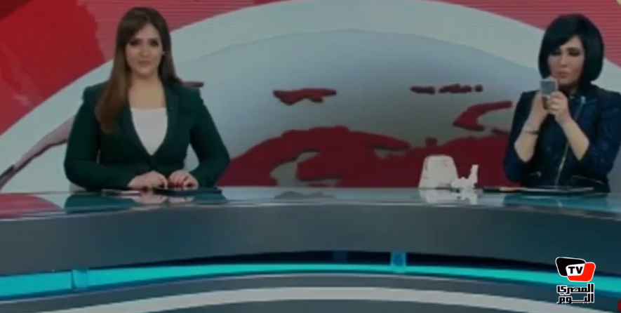 إيقاف مقدمة أخبار وضعت أحمر شفاه على المباشر إيقاف مقدمة أخبار وضعت أحمر شفاه على المباشر