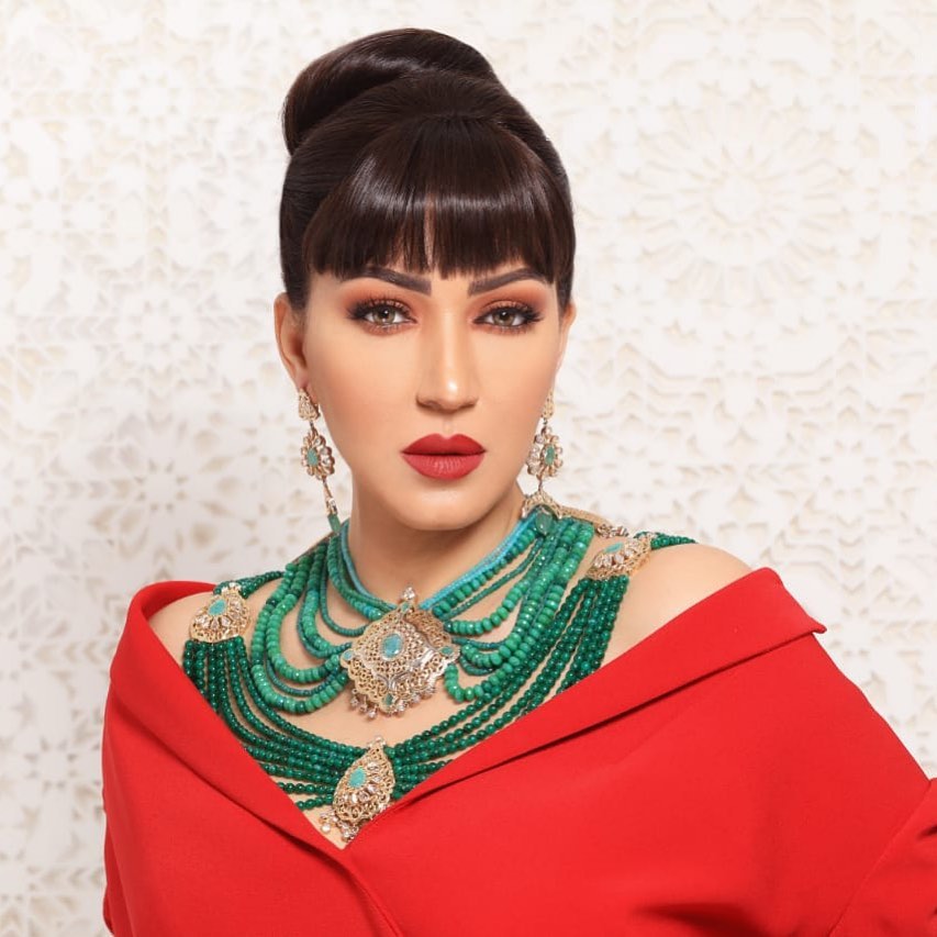 بسبب بلدها/ اسماء المنور ترفض الغناء في الجزائر