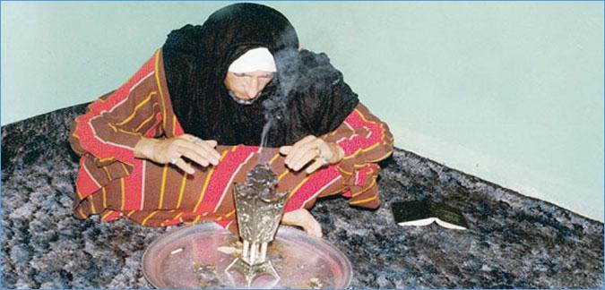 “عراف” يسلب فتاة مصوغا ومبلغا ماليا