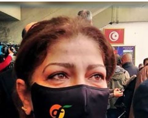 هذه أول تونسية تتلقى لقاح كورونا