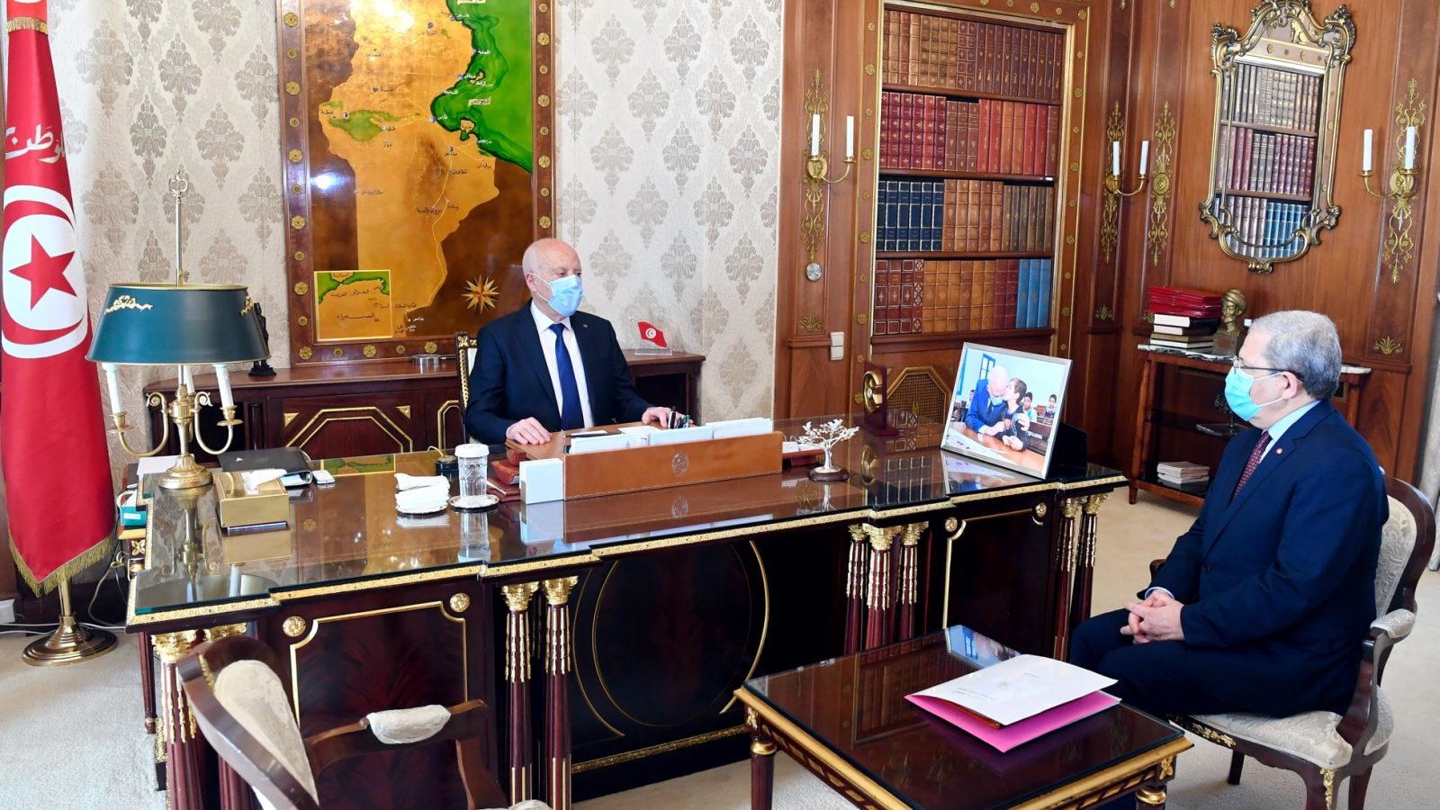 سعيد يؤكد :على من يريد لقاء مسؤول اجنبي ان ينسق مع الخارجية(فيديو)