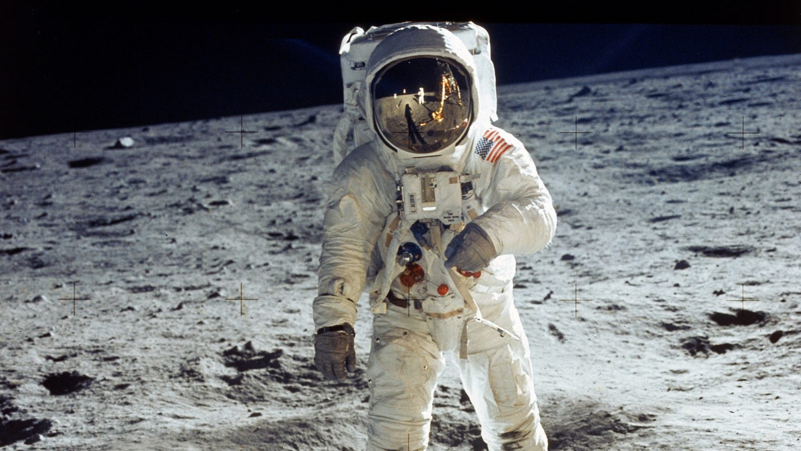 أول رحلة فضائية طاقمها من المدنيين