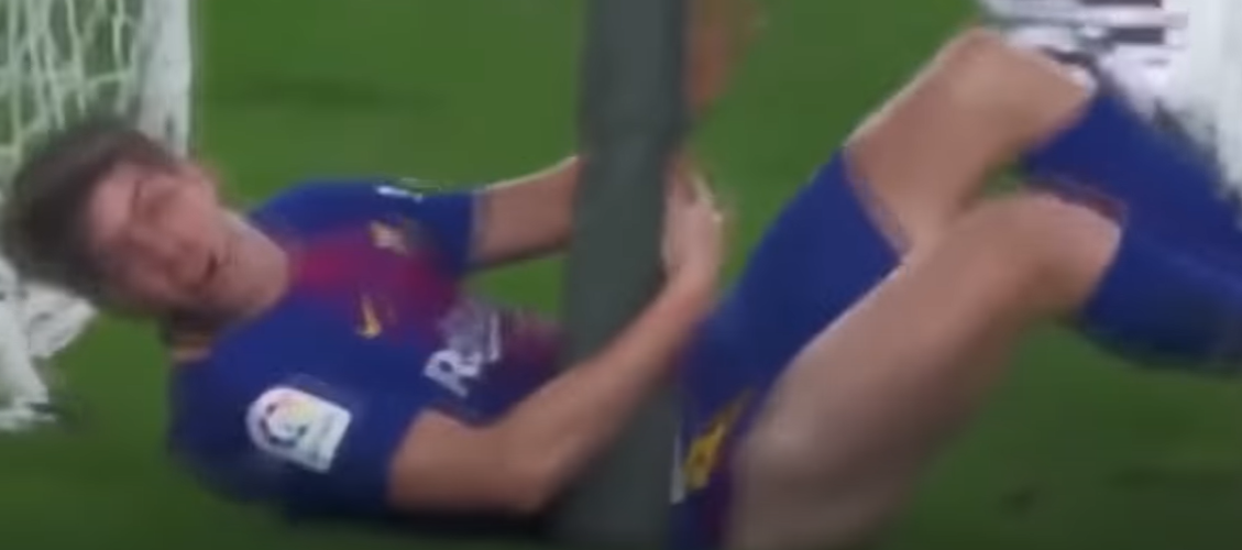 مواقف مضحكة في ملاعب كرة القدم !!!