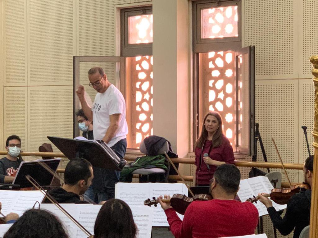 ماجدة الرومي تتمرن قبل دخول القصر الجمهوري ماجدة الرومي تتمرن قبل دخول القصر الجمهوري