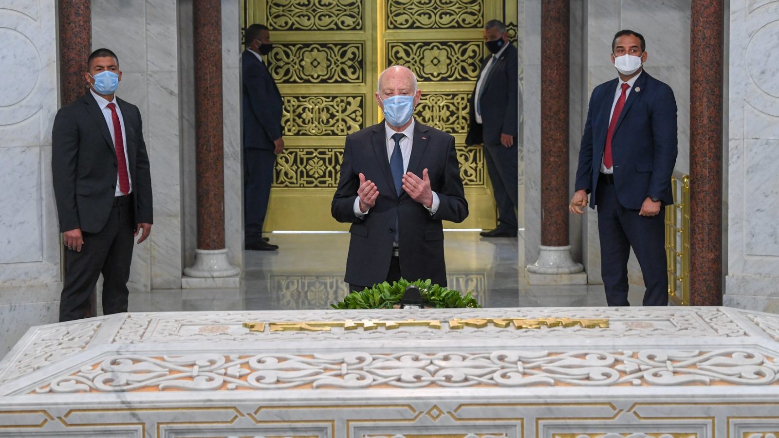 قيس سعيد يترحم على روح الحبيب بورقيبة (صور)