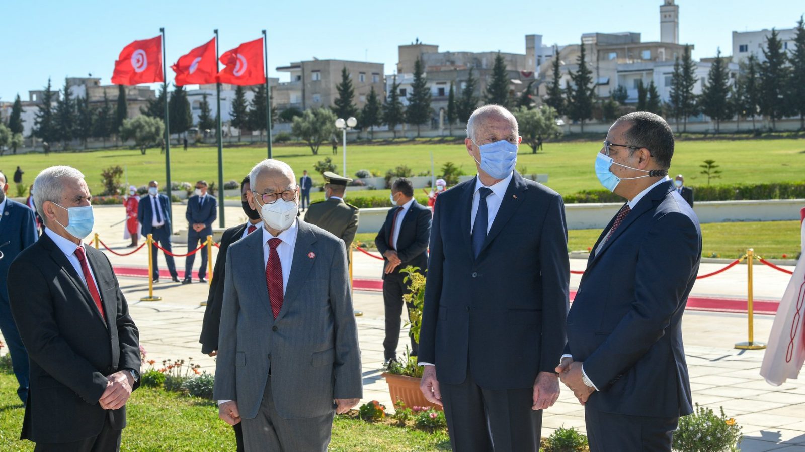 بحضور الغنوشي والمشيشي/ قيس سعيّد يحيي ذكرى الشهداء (صور)