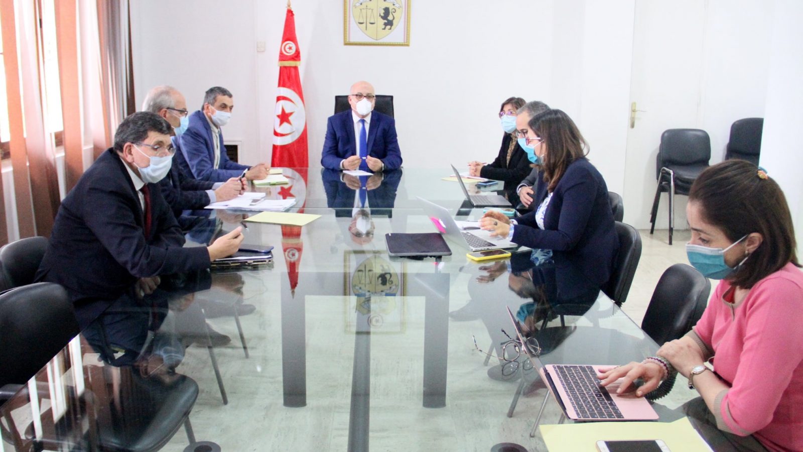 وزير الصحة يشرف على جلسة عمل