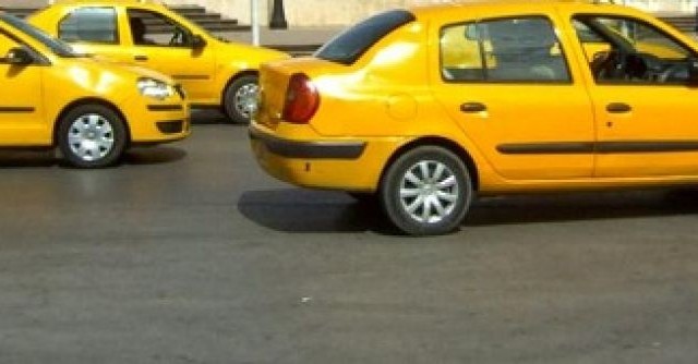 ما حكاية هذه المرأة مع الـ 15 سائق تاكسي ؟