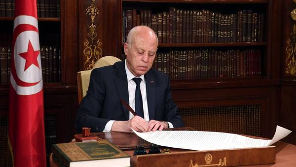 في هذه الحالة قيس سعيّد مجبر على ختم قانون المحكمة الدستورية