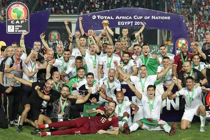 نجم منتخب الجزائر متهم بالاتجار بالمخدرات وتبييض الأموال