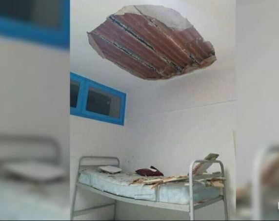 سقوط جزء من السقف على سرير تلميذة في هذا المبيت سقوط جزء من السقف على سرير تلميذة في هذا المبيت