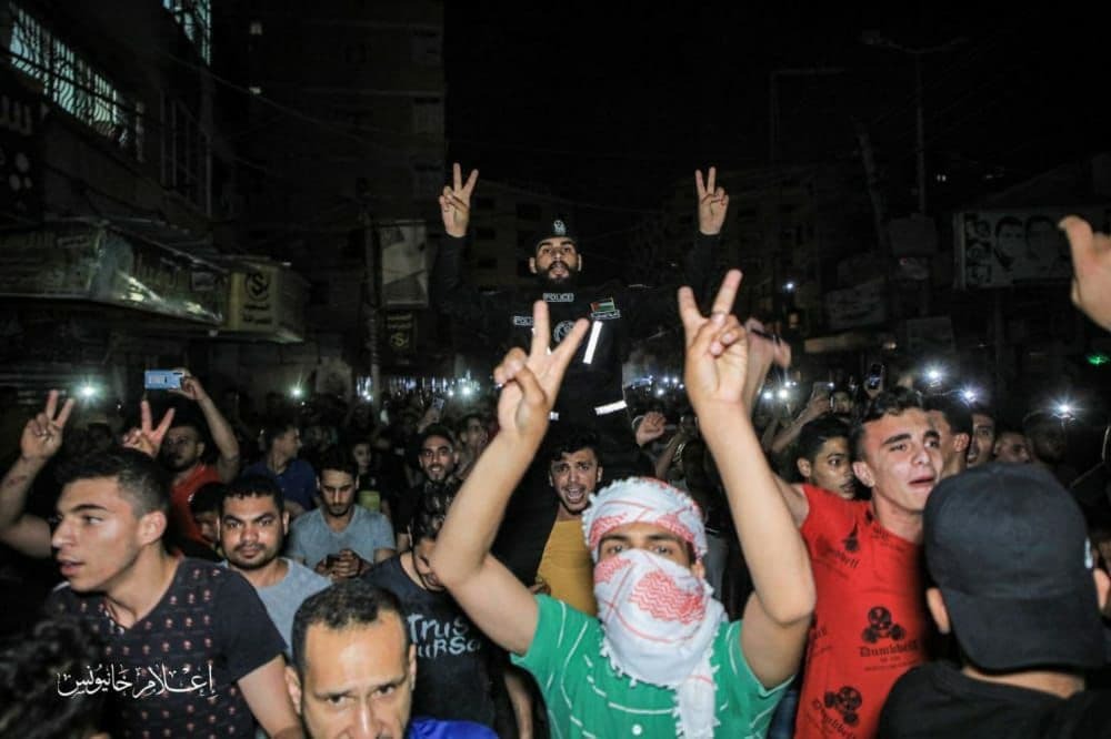 الفلسطينيون يحتفلون بالنصر في معركة سيف القدس (فيديو)